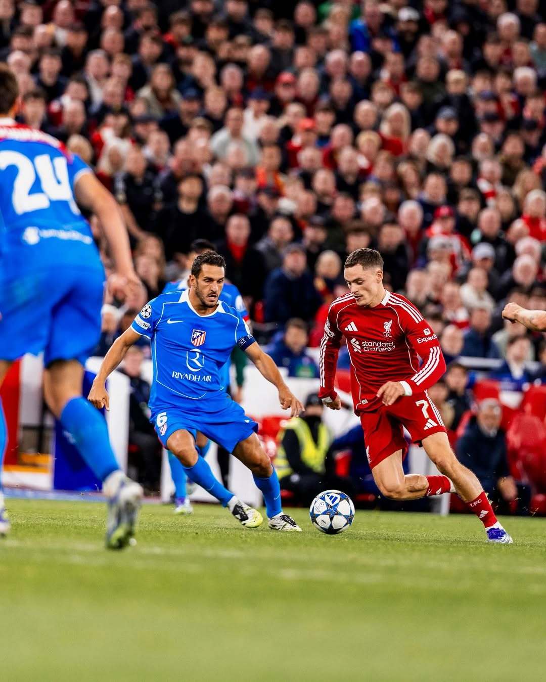 德甲赛前走向成谜；皇家马德里门线救险；赛场秩序良好；团队化学反应显著