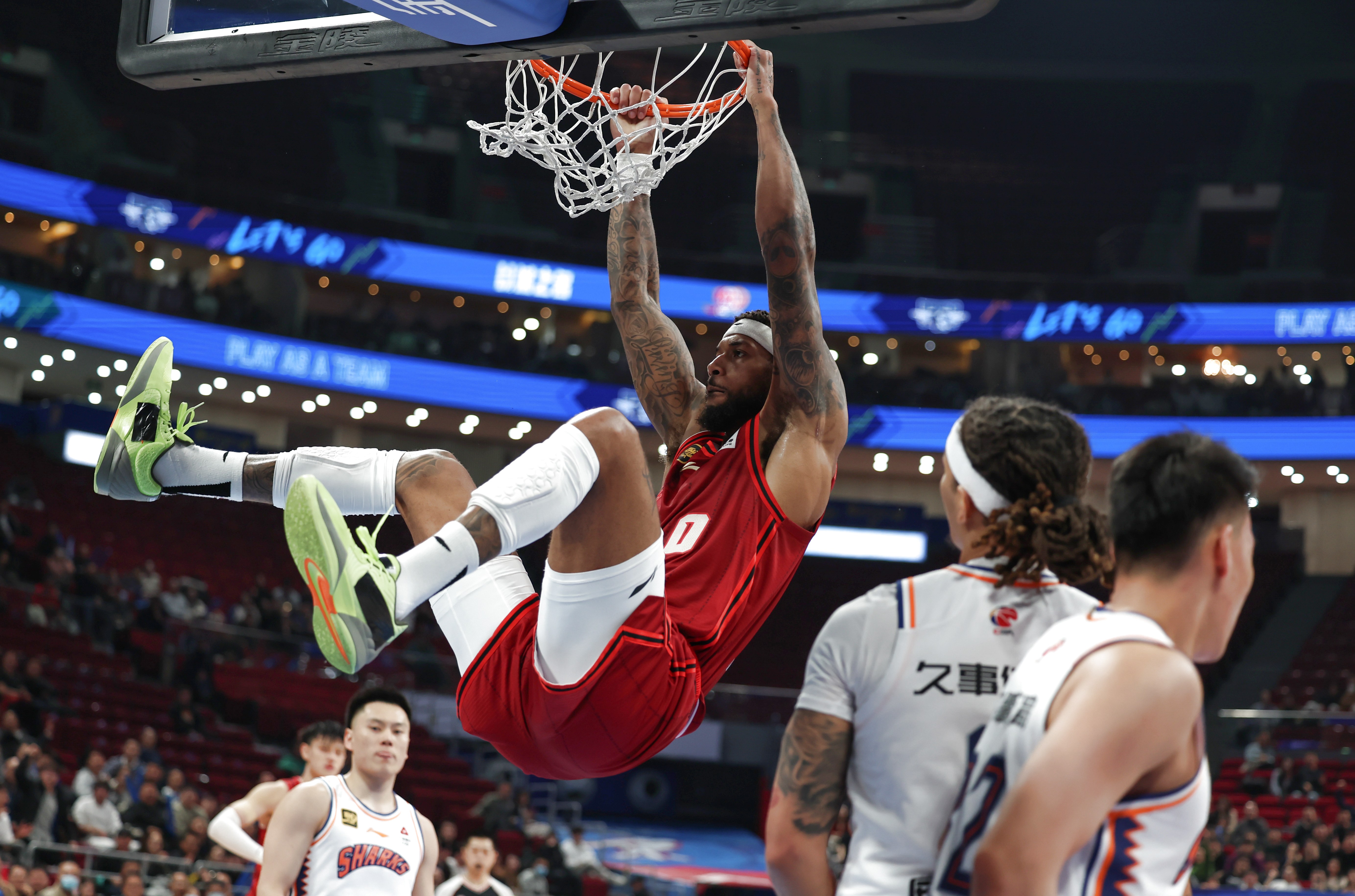 关于欧篮联倒计时，洛杉矶快船今晚战术微调，细节引发关注，悬念犹存，临场指挥获称赞的信息