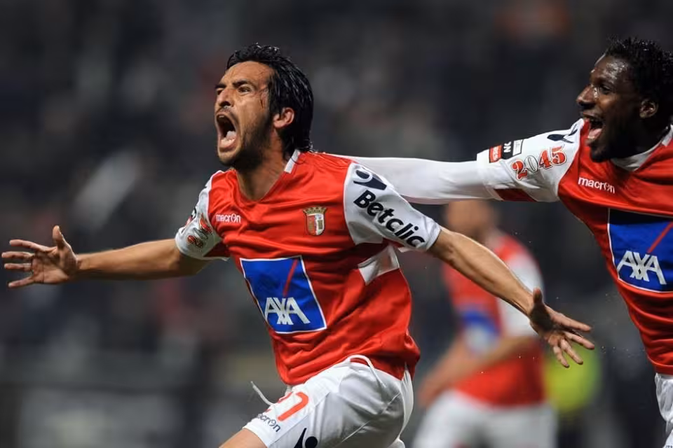 新疆爆发冲突哪一年