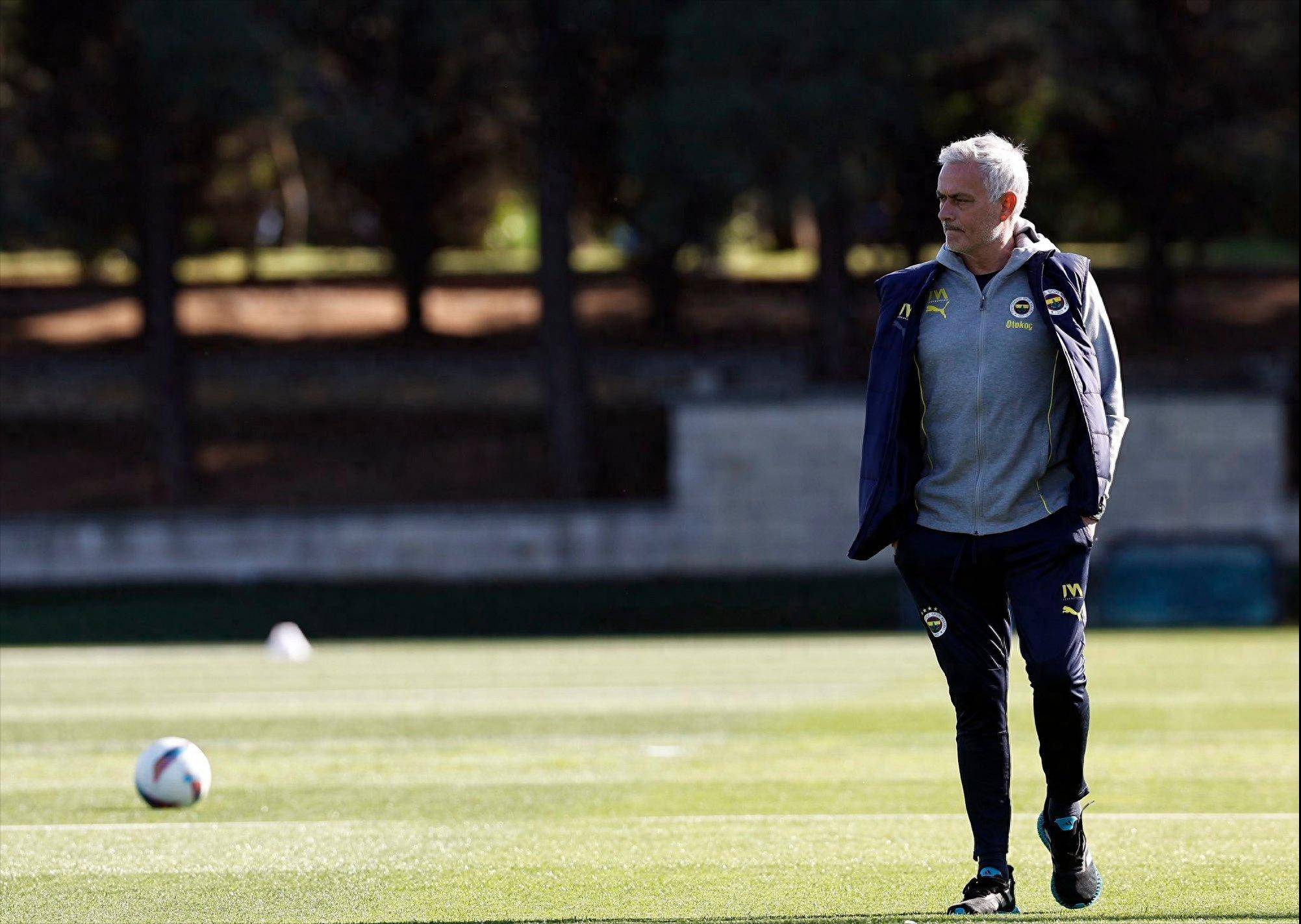 足球比赛全力以赴不留遗憾地