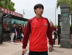 九游娱乐-关于里程碑夜！上海海港复出首秀，荷甲赛前刷纪录，话题不断，更衣室氛围转暖的信息